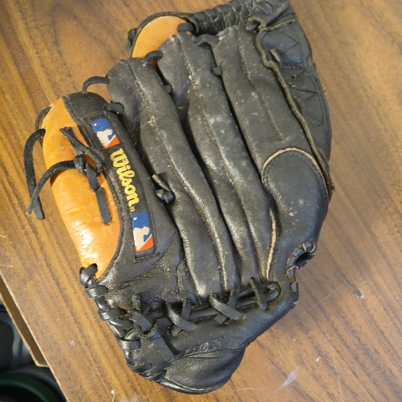 12-inch Wilson PRO A2498 baseball glove featuring Aztec leather - Picture 2 of 5